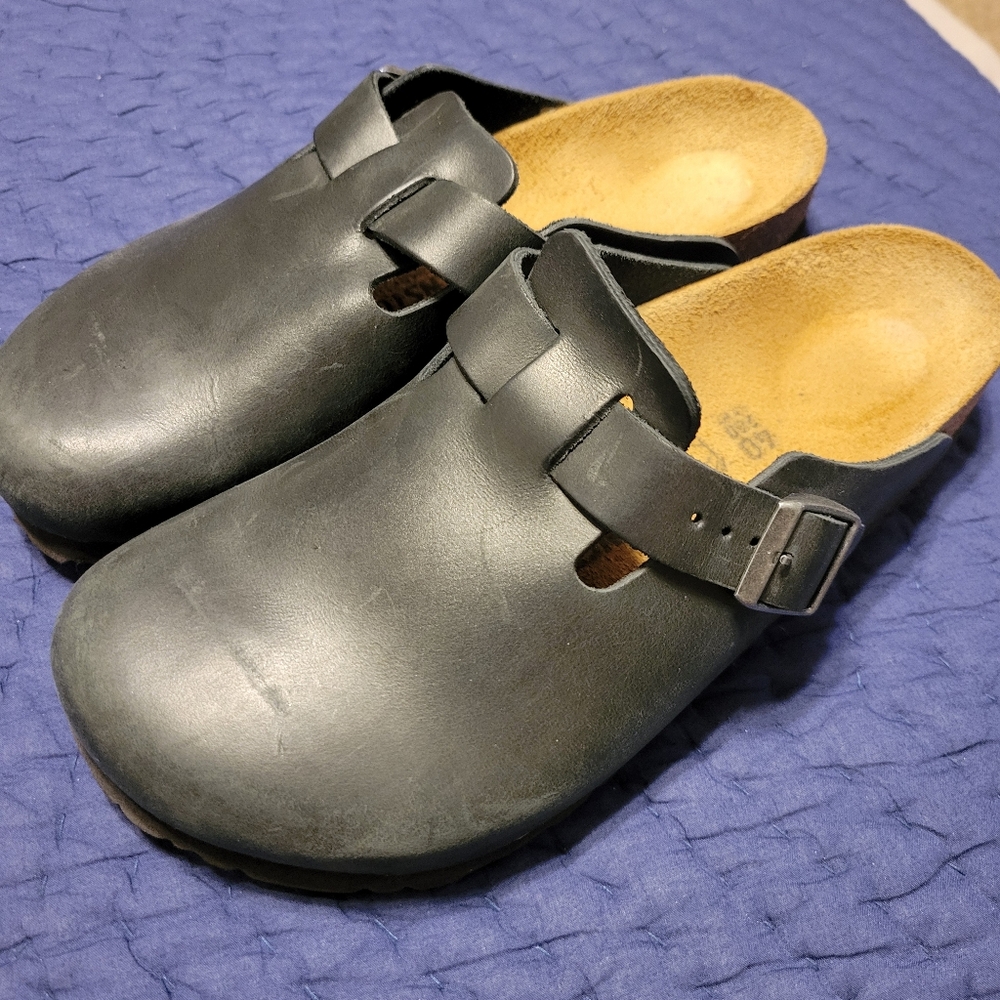 New black Birkenstock clogs